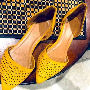 I'm still in a yellow flats shoe.